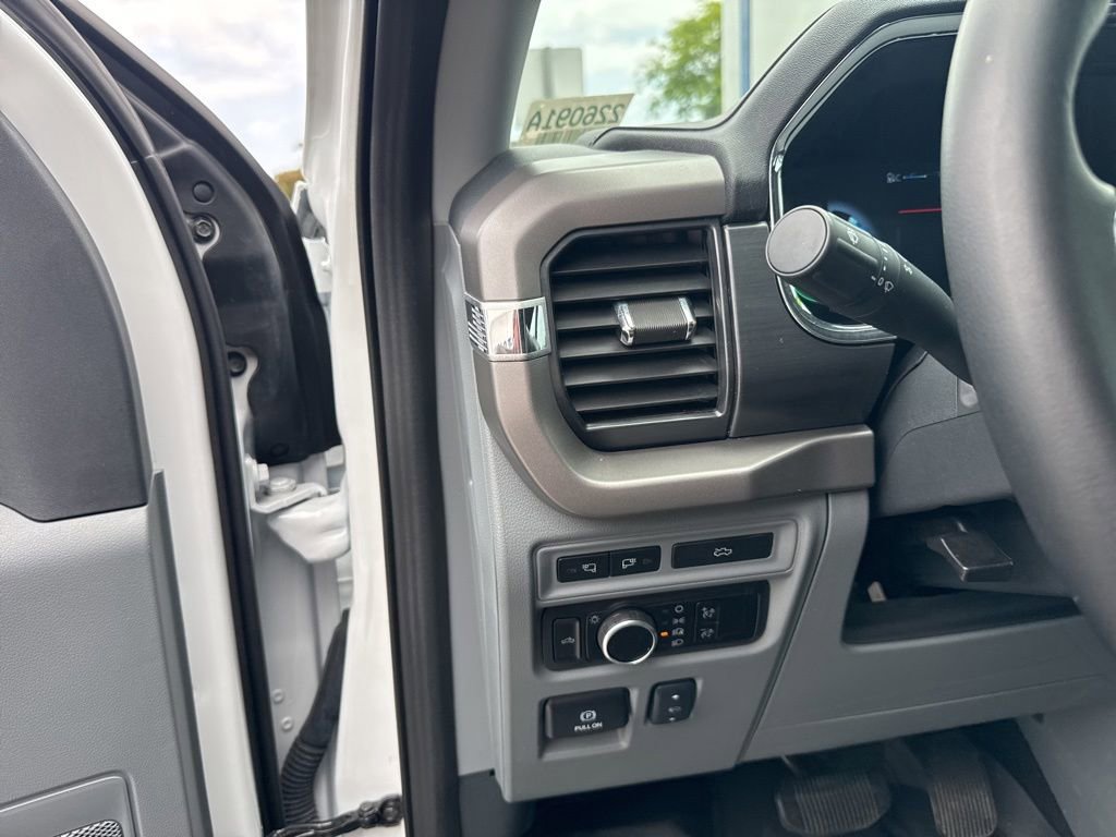 Used 2024 Ford F150 Lightning XLT AWD/4WD image 17