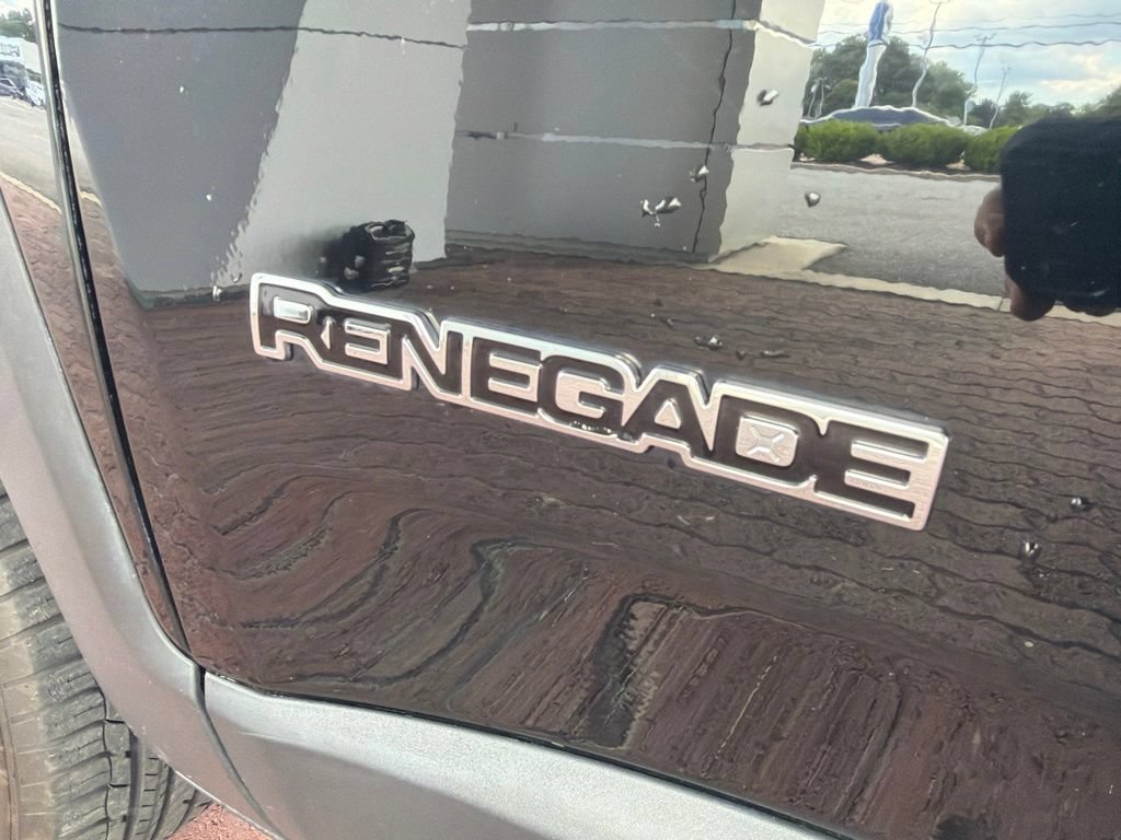 Used 2019 Jeep Renegade Latitude w/ Cold Weather Group AWD/4WD image 21
