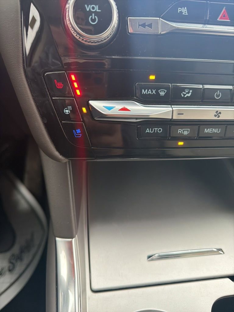 Used 2022 Ford Explorer Platinum w/ Equipment Group 601A image 8