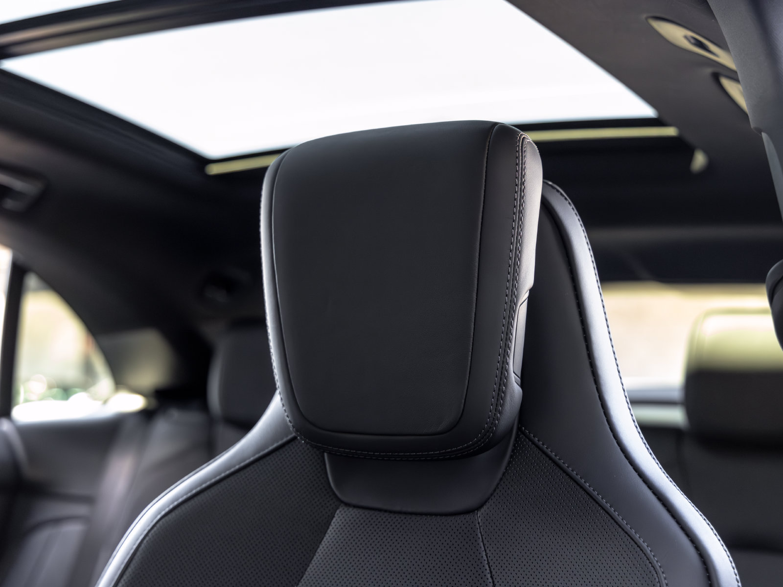 Certified 2025 Porsche Macan Electric RWD image 26