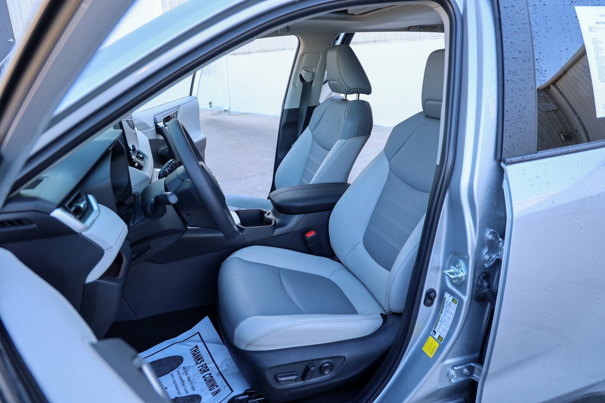 Used 2023 Toyota RAV4 Limited image 32