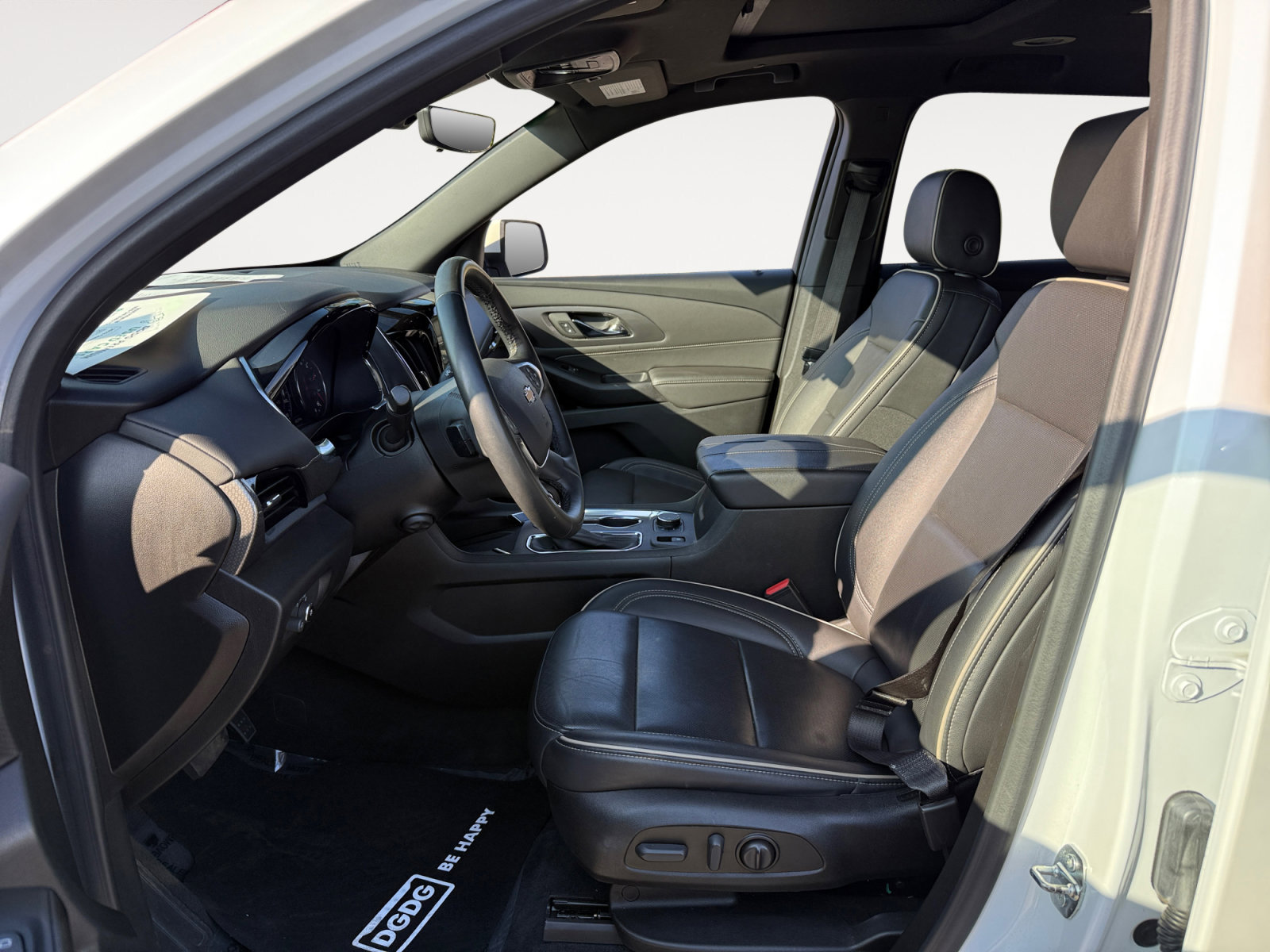 Used 2023 Chevrolet Traverse Premier image 10