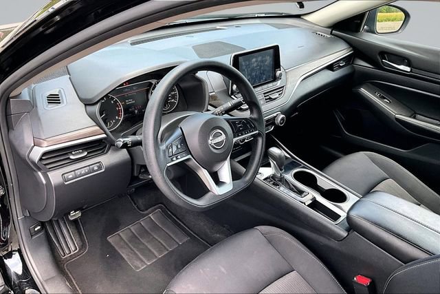 Used 2024 Nissan Altima 2.5 SV FWD image 16