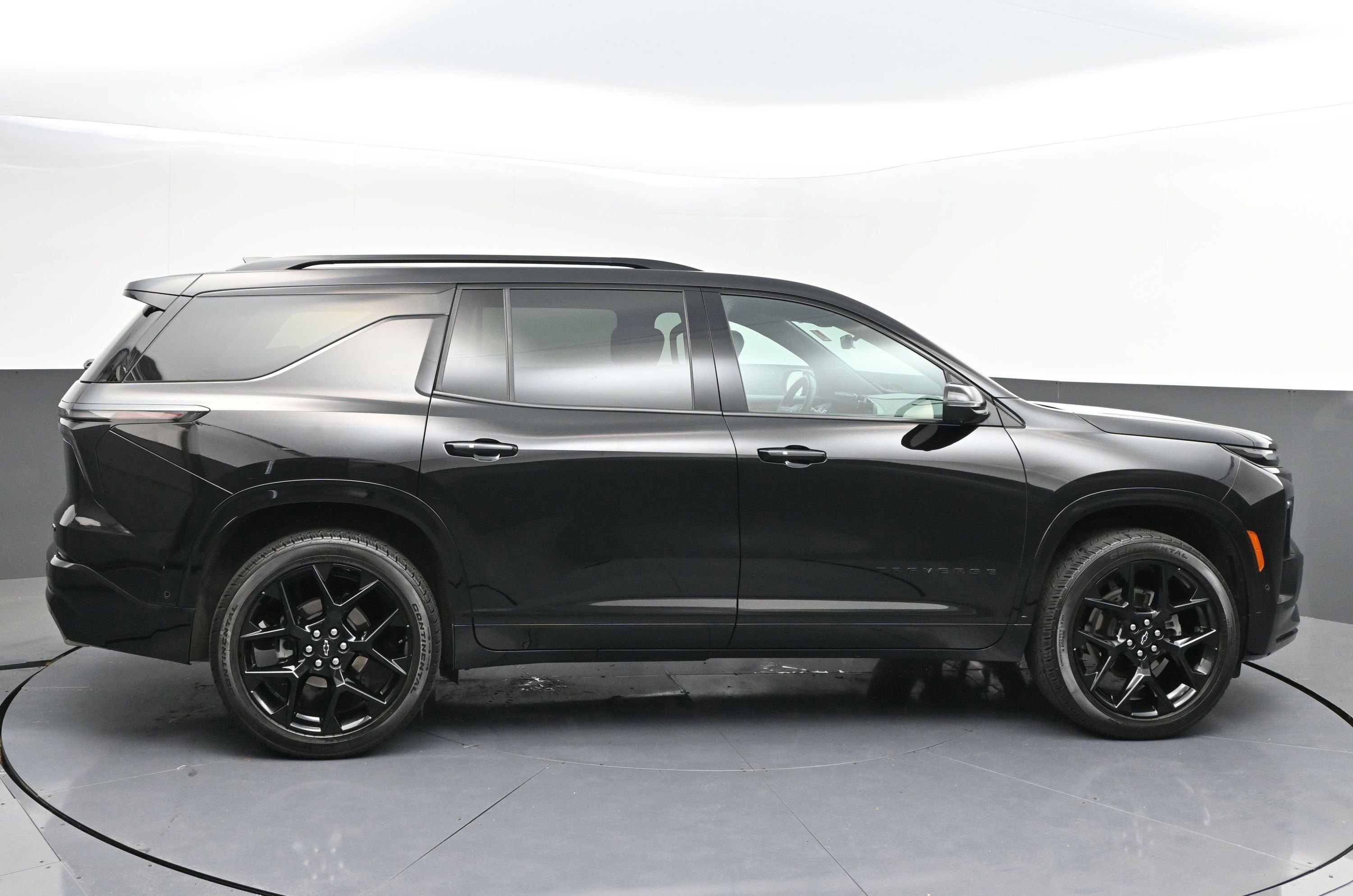 Used 2024 Chevrolet Traverse RS image 8
