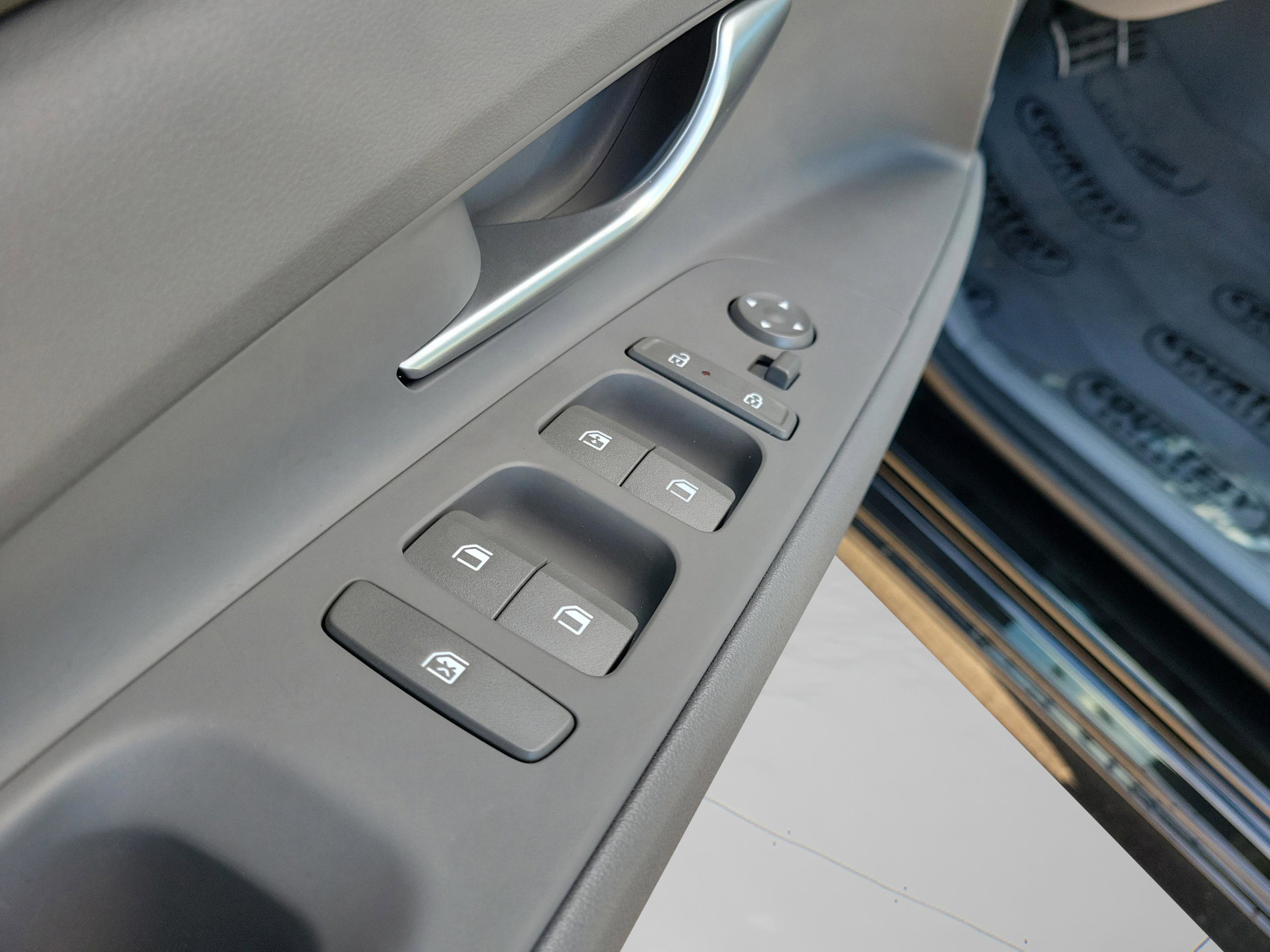 Certified 2025 Hyundai Elantra Sport w/ Cargo Package image 17