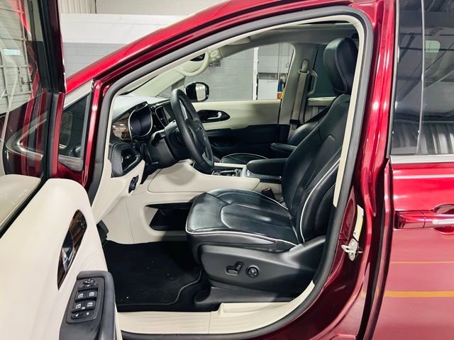 Used 2023 Chrysler Pacifica Limited image 26