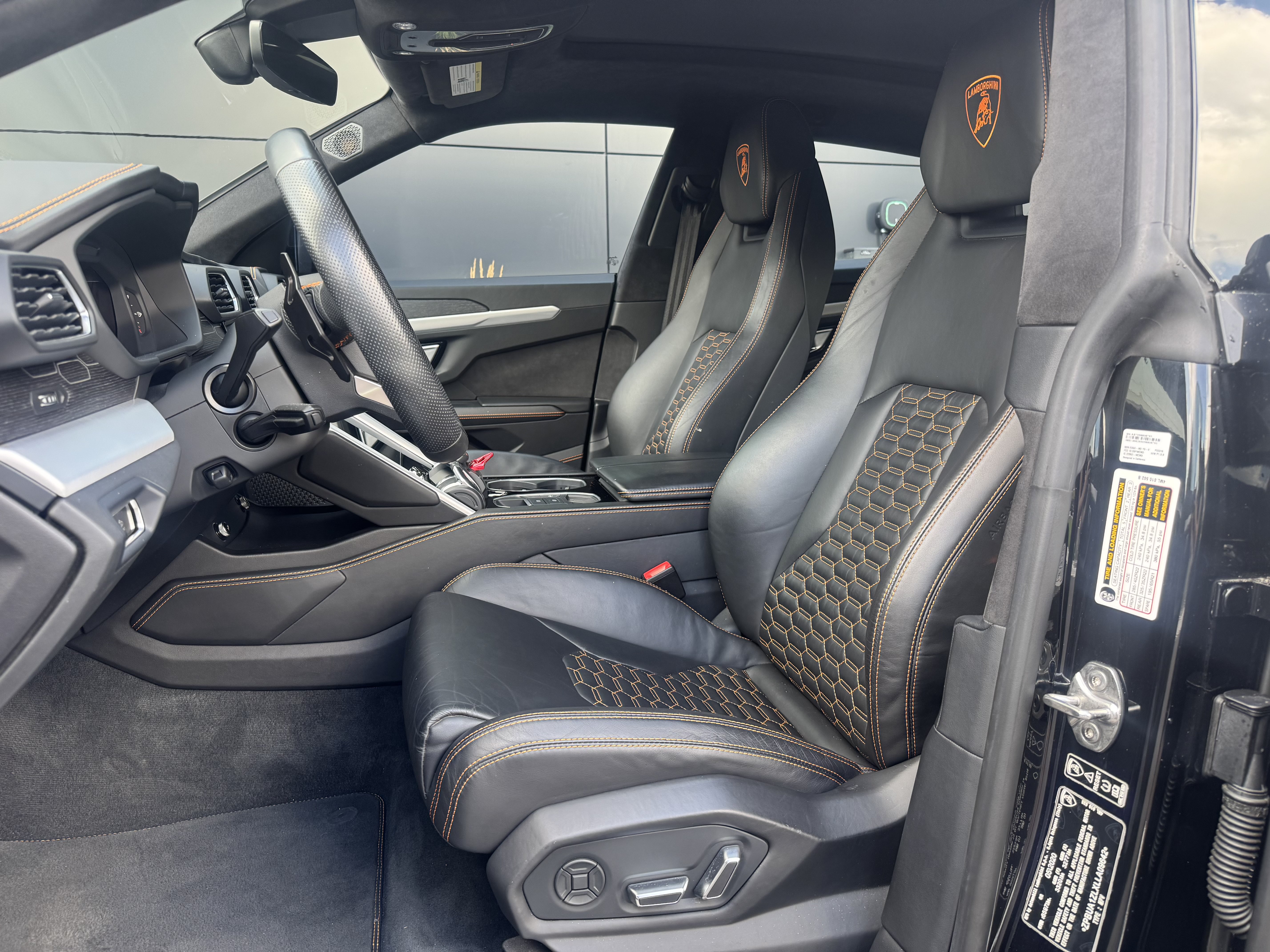 Used 2020 Lamborghini Urus AWD/4WD image 8