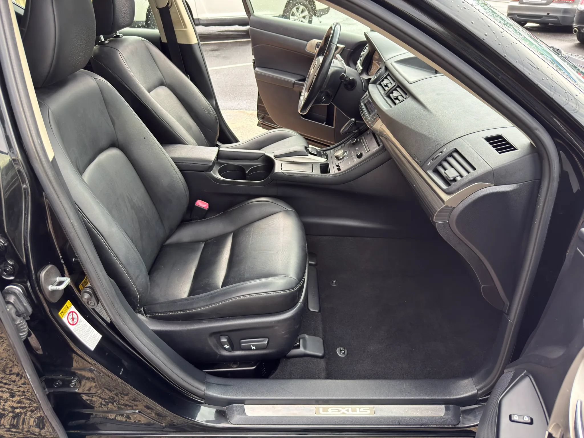 Used 2014 Lexus CT 200h FWD image 29