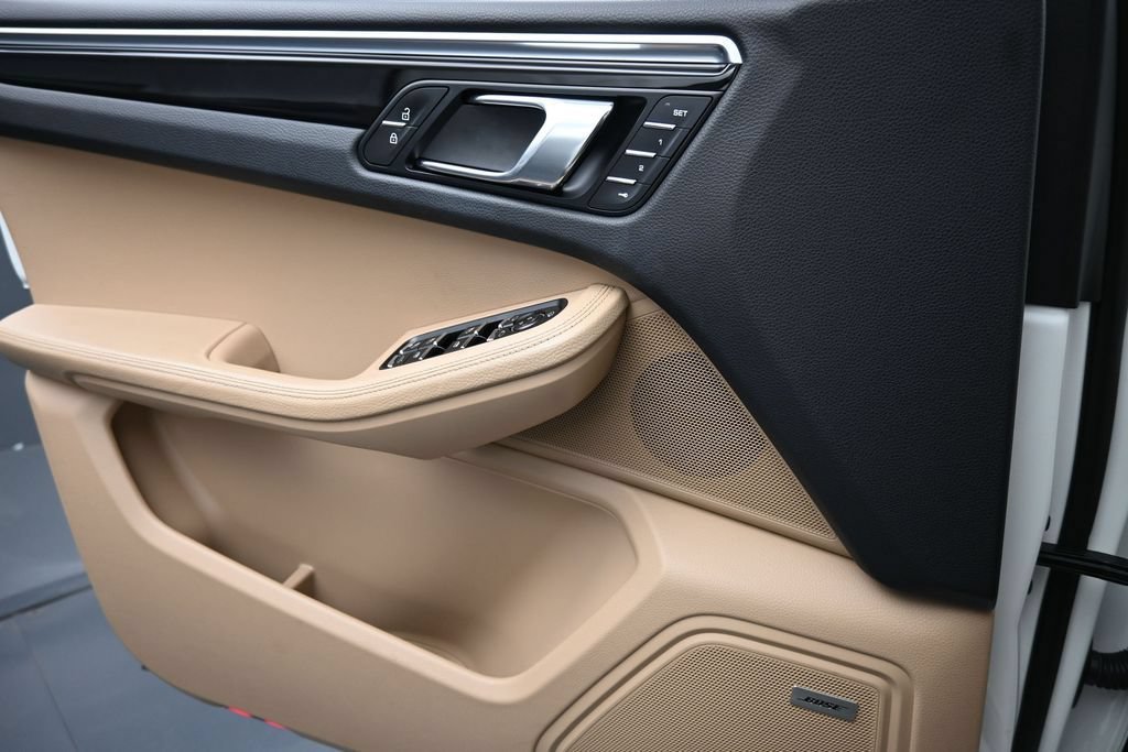Certified 2022 Porsche Macan AWD/4WD image 25