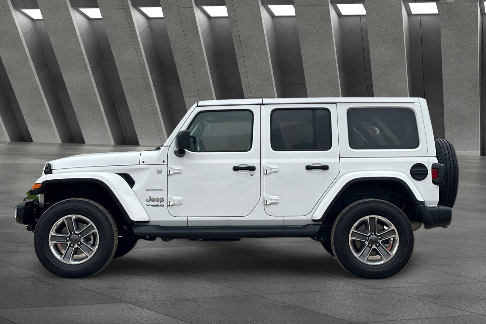 Used 2022 Jeep Wrangler Unlimited Sahara image 7