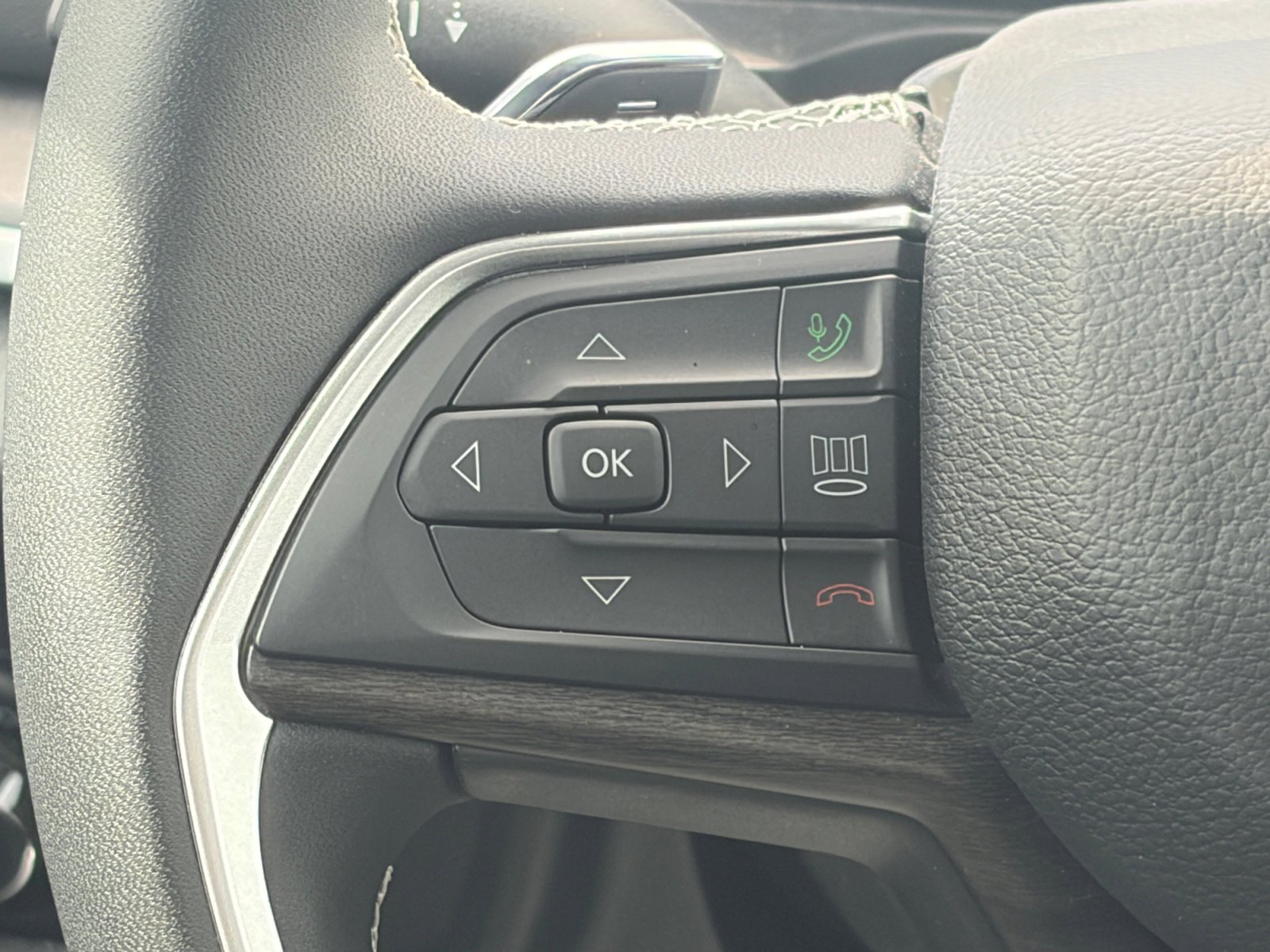 Used 2025 Jeep Grand Cherokee Limited w/ Trailer Tow Package image 17