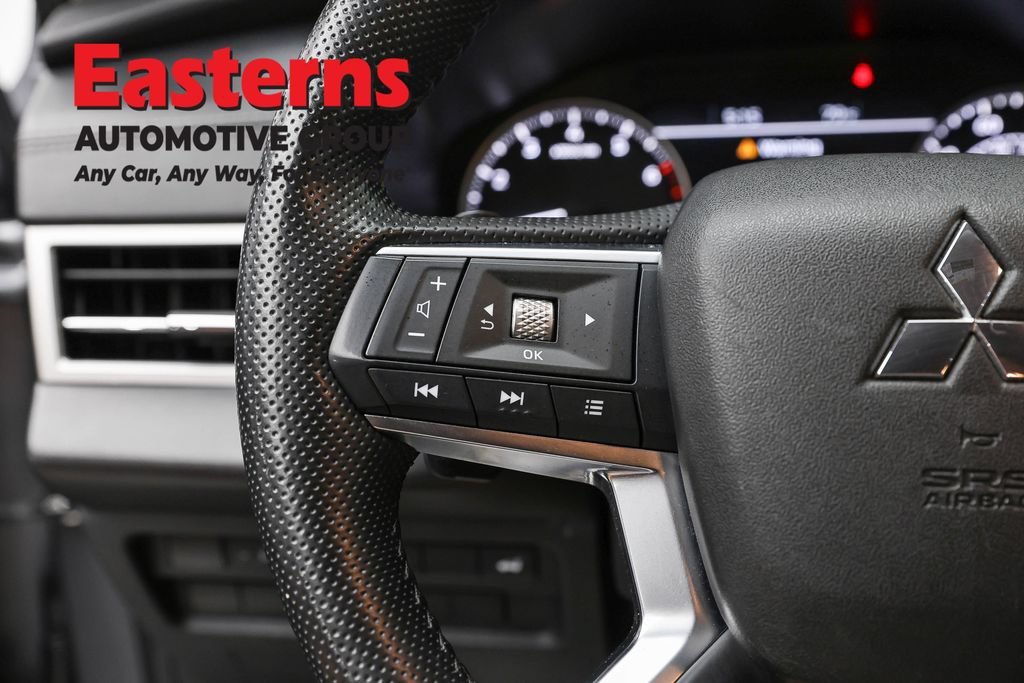 Used 2024 Mitsubishi Outlander SE AWD/4WD image 15