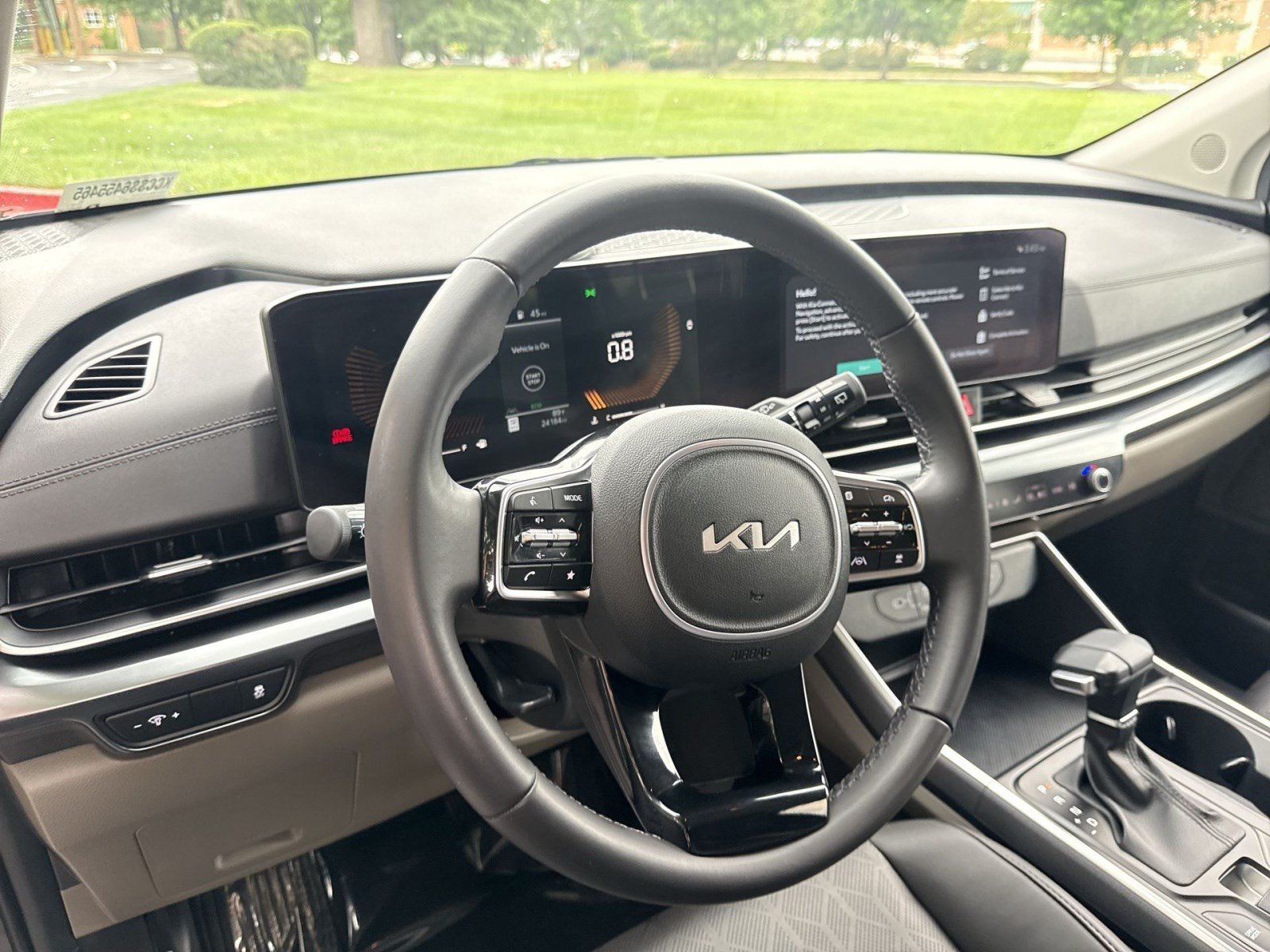 Used 2025 Kia Carnival FWD image 16
