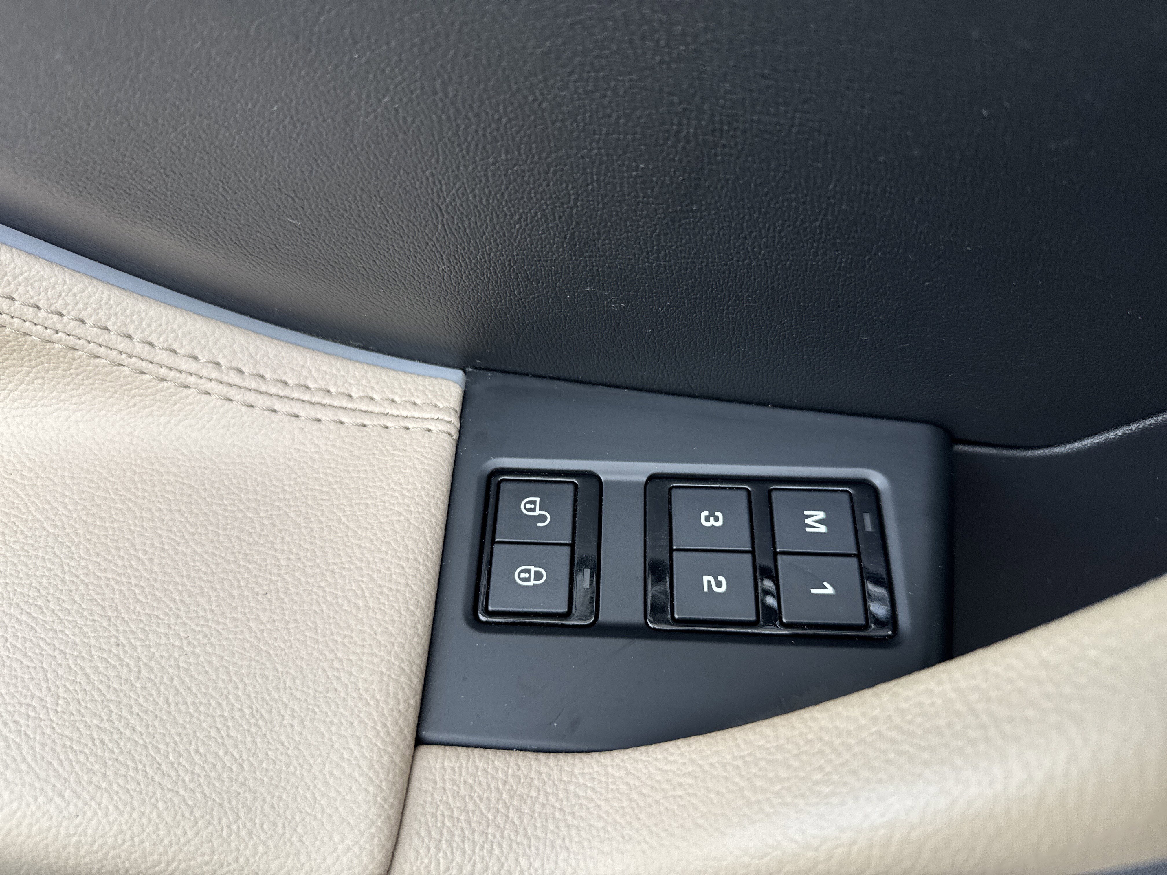 Used 2019 Jaguar F-PACE Premium AWD/4WD image 15