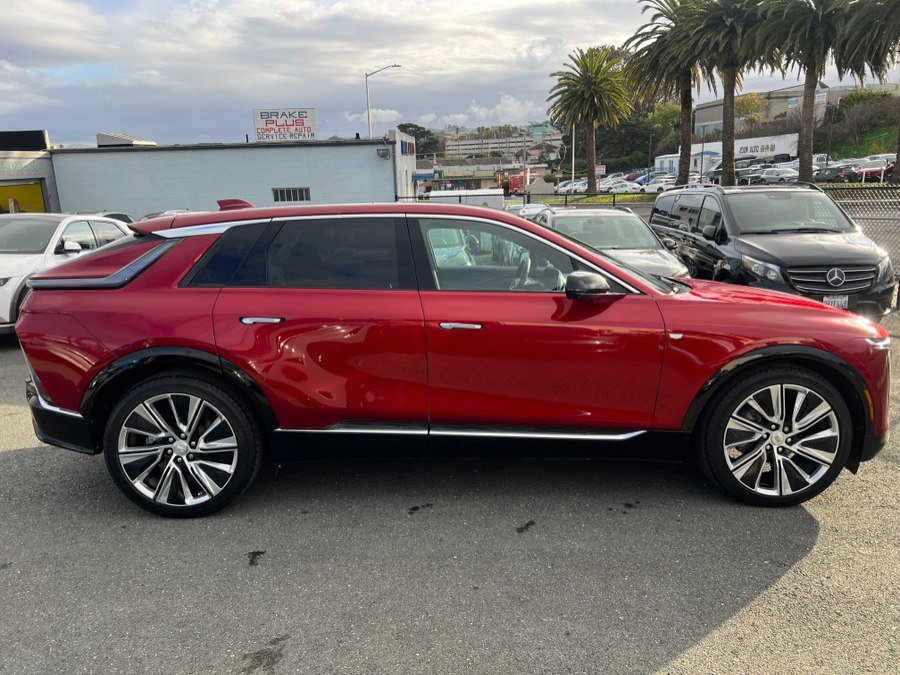 Used 2024 Cadillac Lyriq Luxury w/ LPO, Floor Liner Package image 4