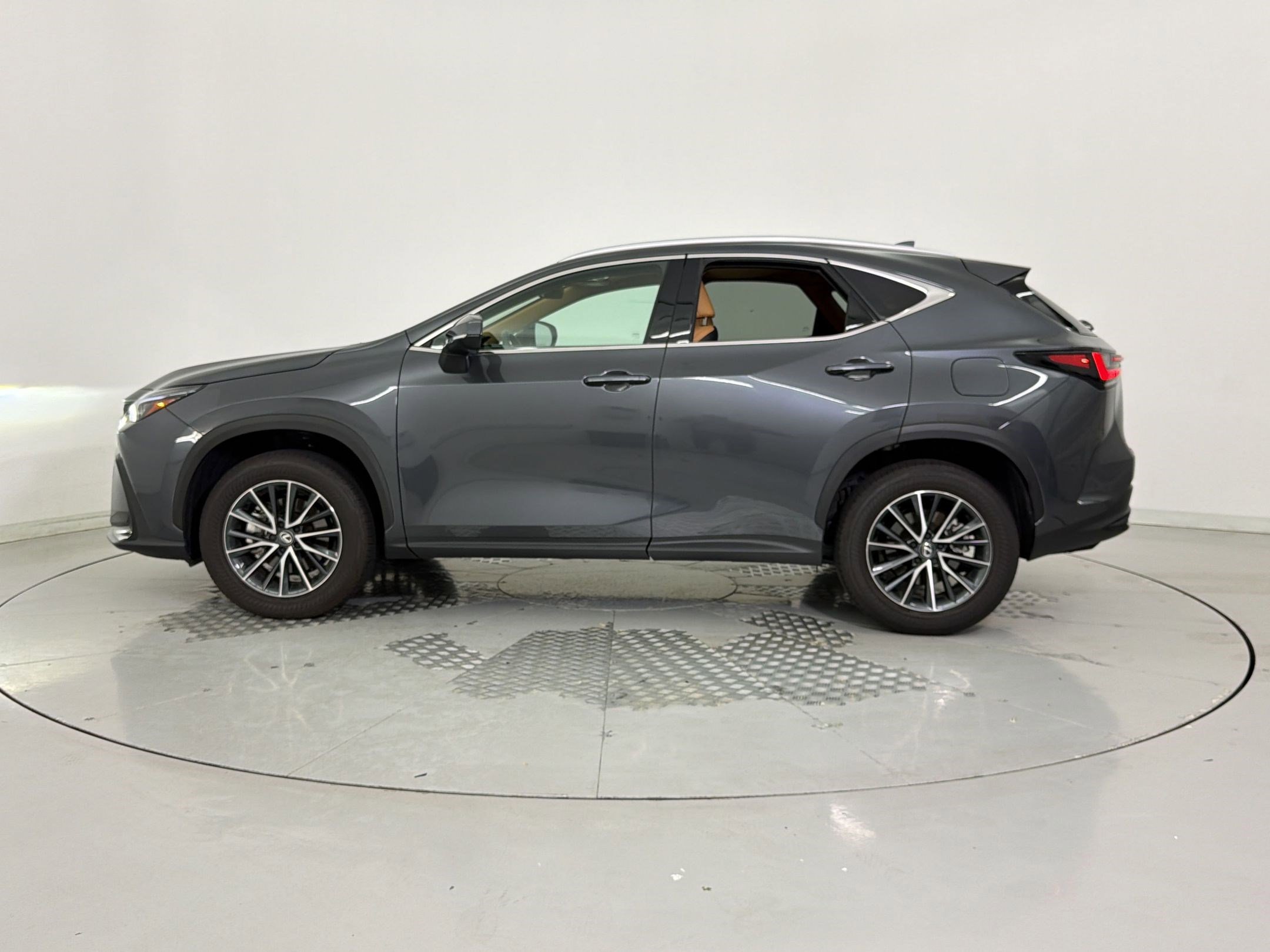 Used 2025 Lexus NX 250 FWD w/ Accessory Package (Z2) image 2