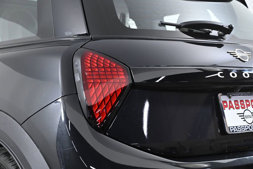 Used 2025 MINI Cooper 2-Door Hardtop image 7