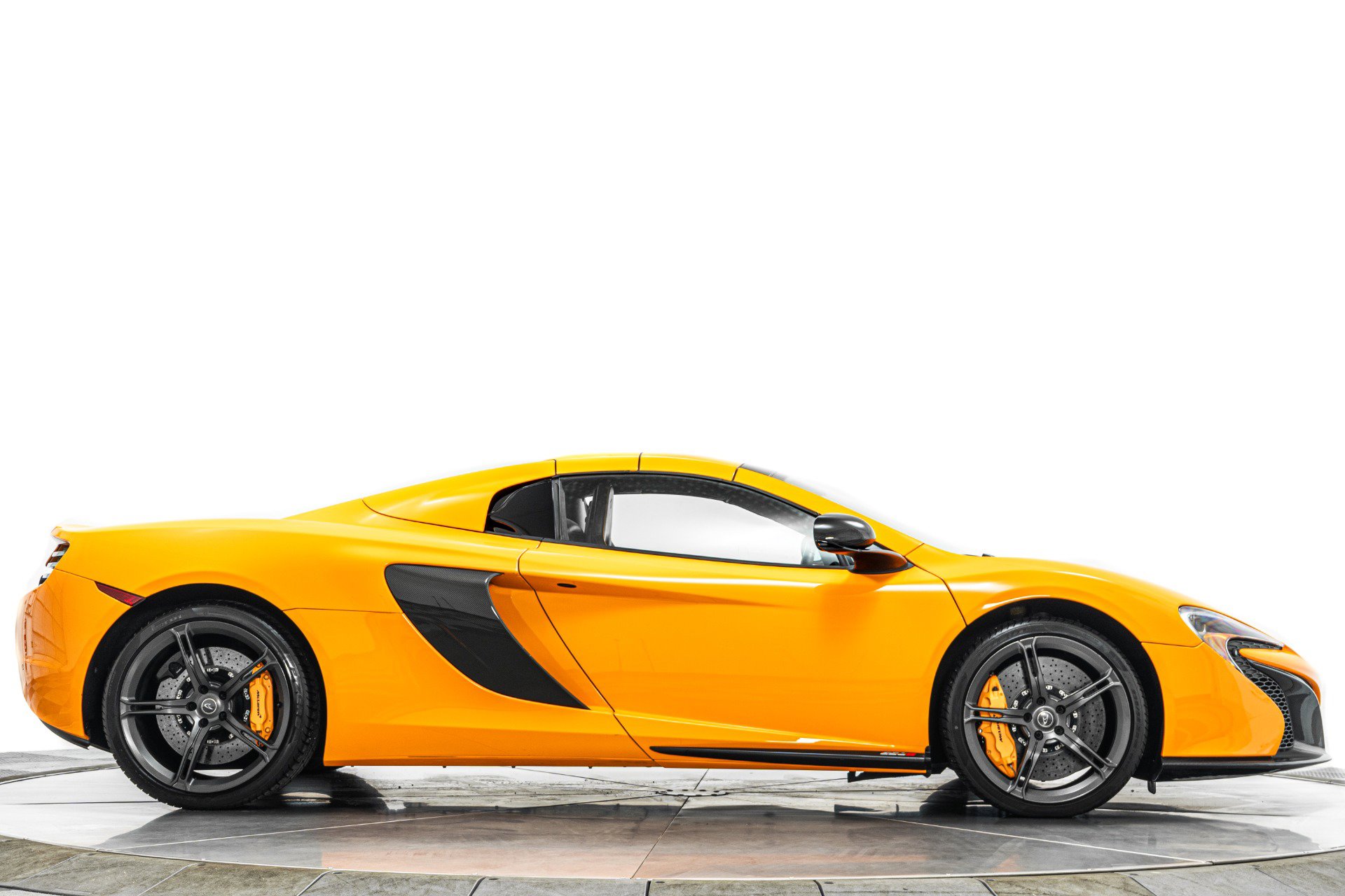 Used 2015 McLaren 650S Spider RWD image 17