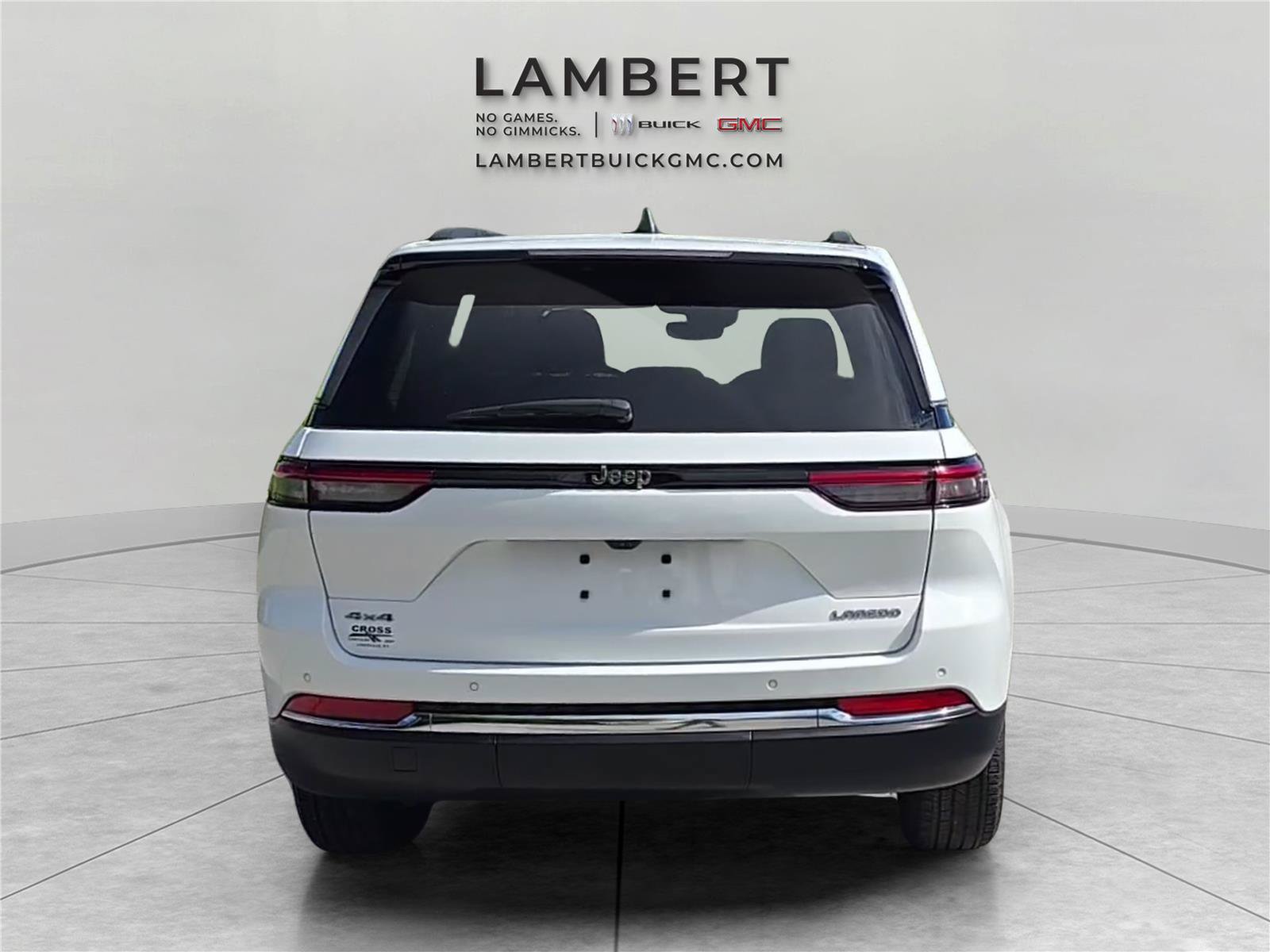Used 2023 Jeep Grand Cherokee Laredo w/ Luxury Tech Group I AWD/4WD image 4