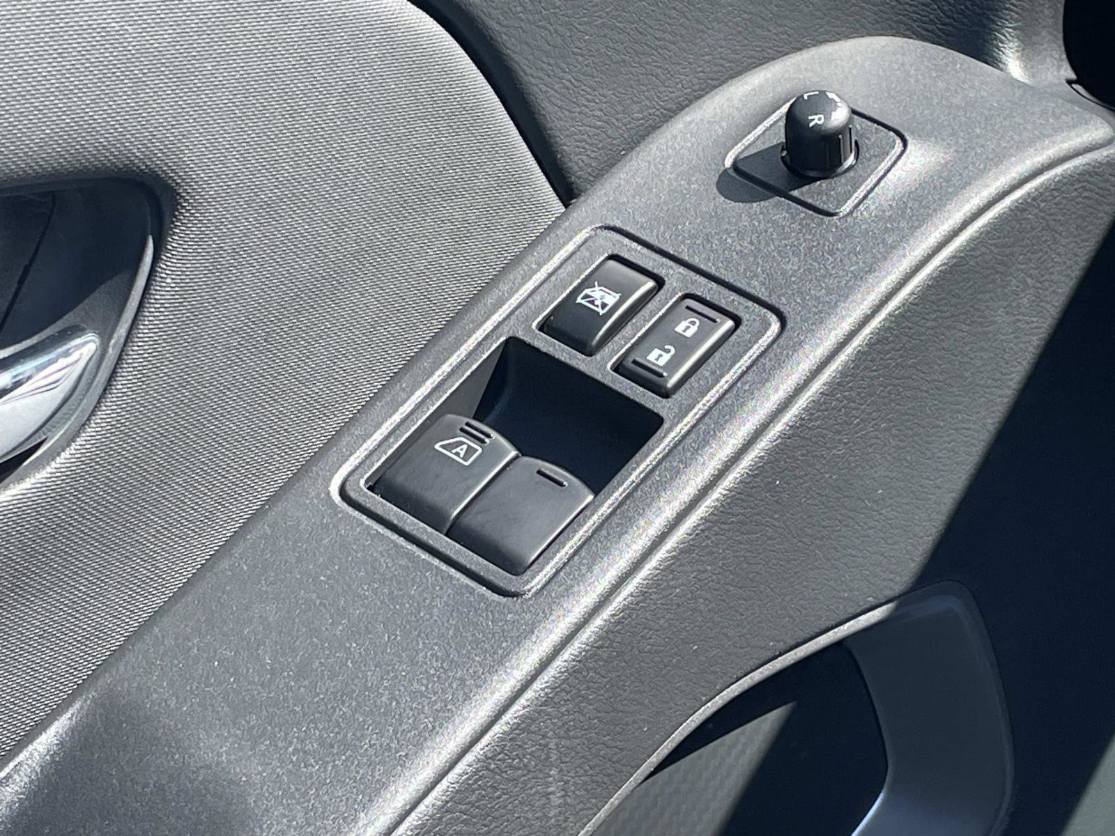 Used 2024 Nissan Frontier SV w/ SV Convenience Package image 12