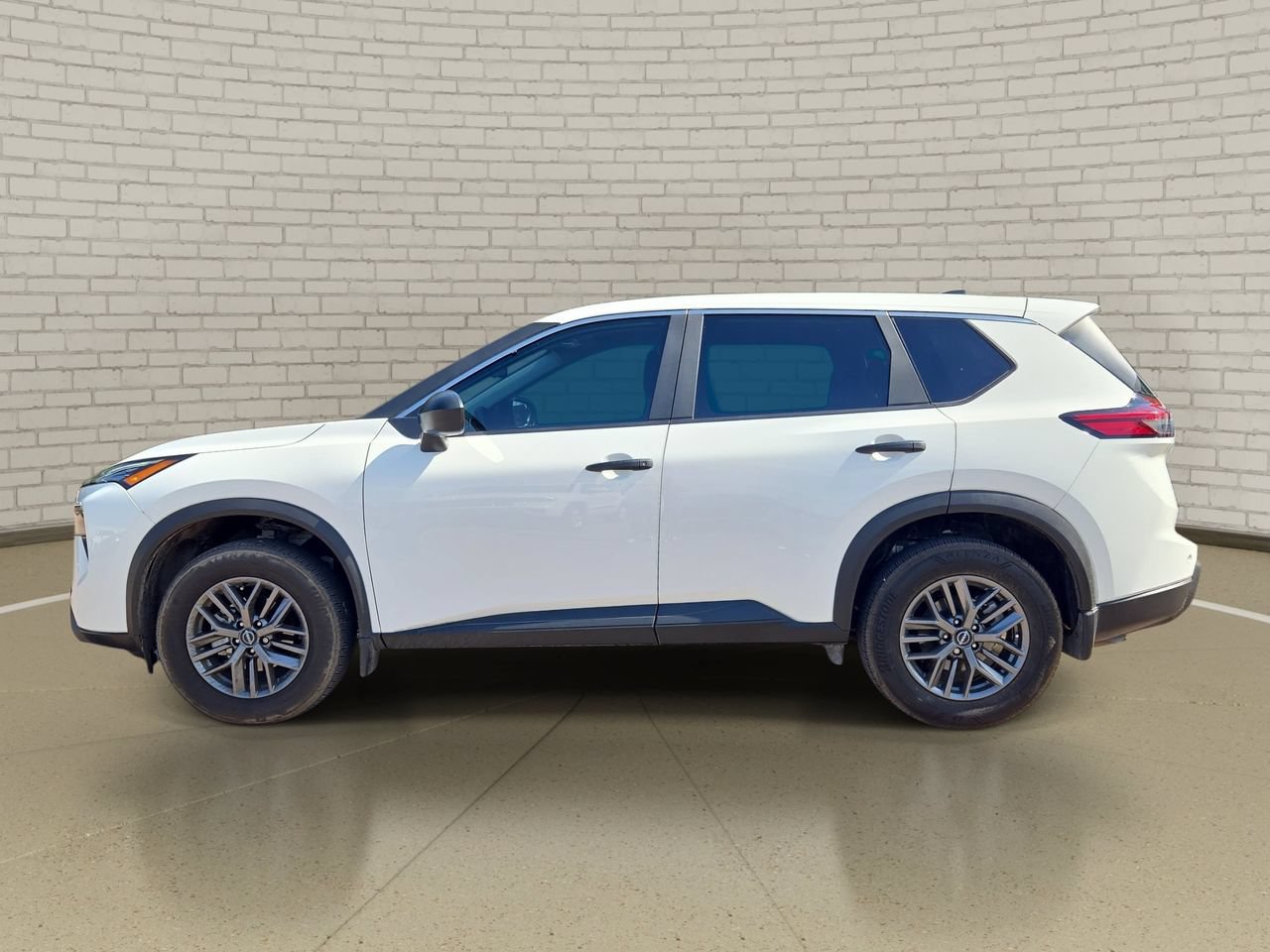 Used 2025 Nissan Rogue S FWD image 8