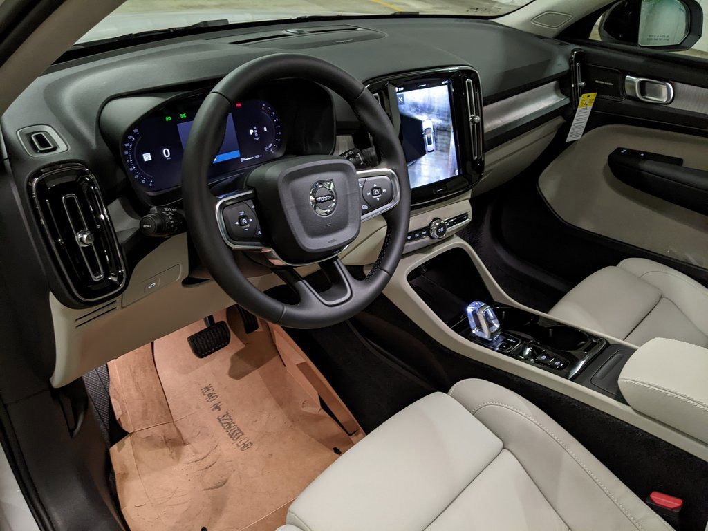 New 2026 Volvo XC40 B5 Ultra w/ Protection Package Premier image 8