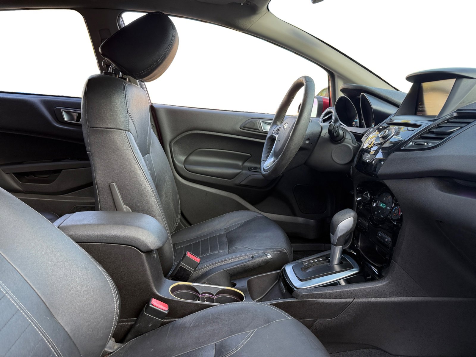 Used 2014 Ford Fiesta Titanium image 14