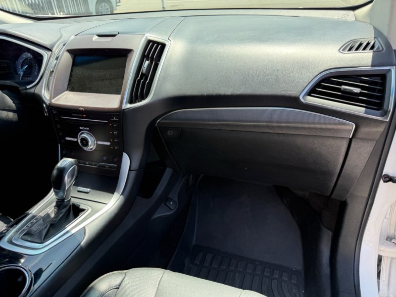 Used 2018 Ford Edge Titanium w/ Equipment Group 301A FWD image 23