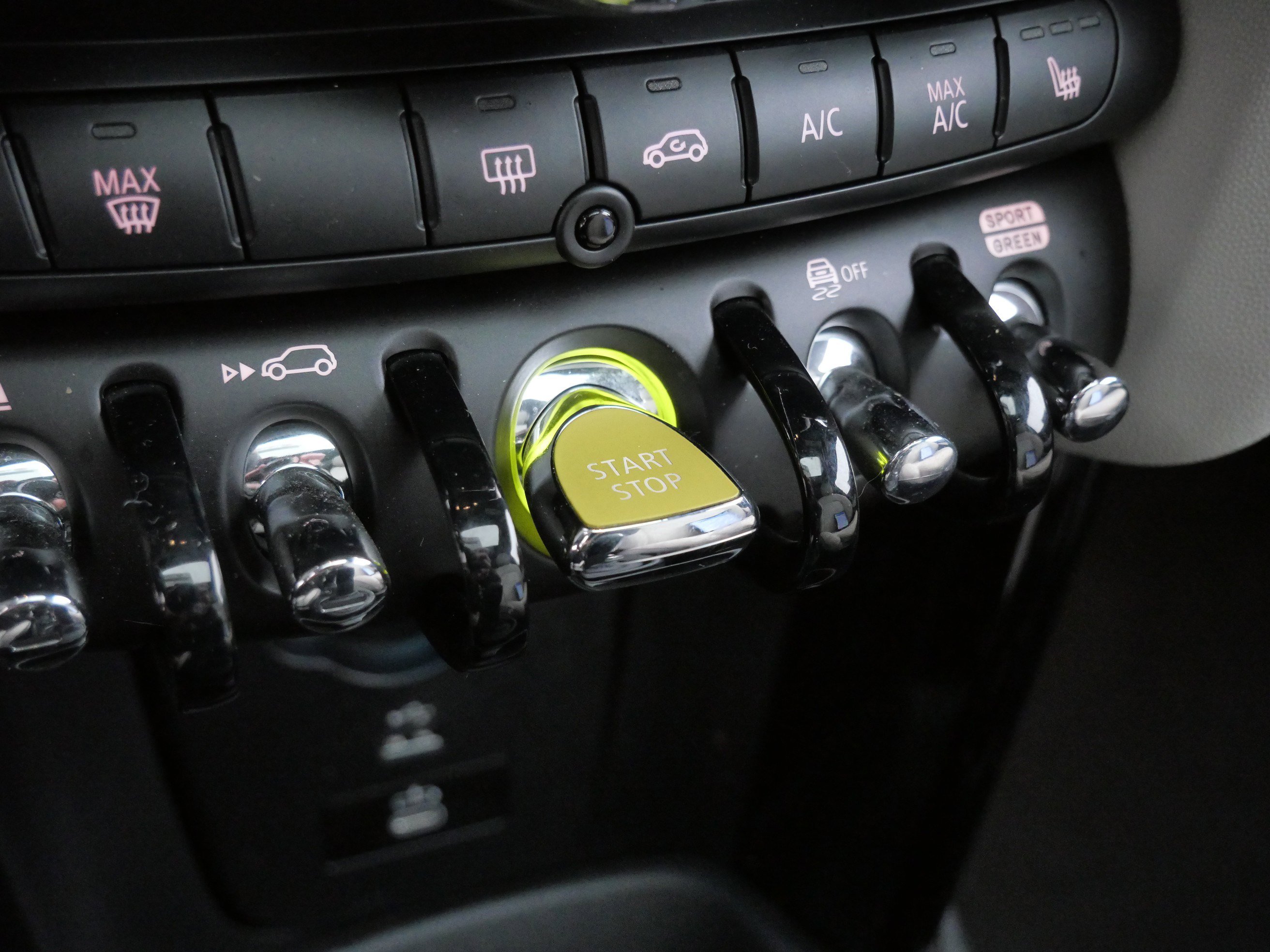 Used 2023 MINI Cooper SE image 23