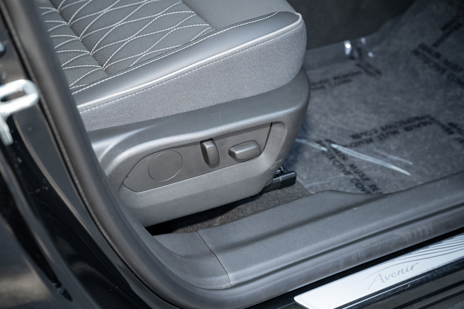 Used 2023 Buick Envision Avenir image 47