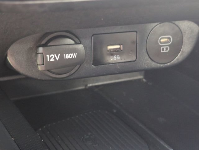 Used 2025 Hyundai Elantra SEL FWD image 34