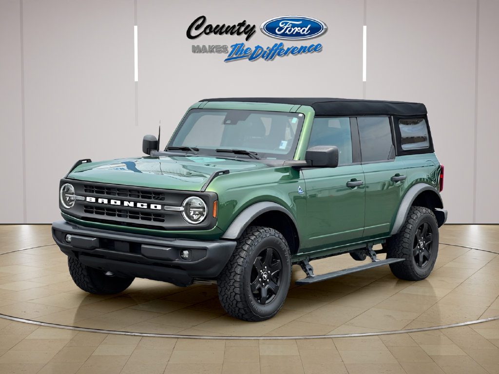 Used 2023 Ford Bronco Black Diamond AWD/4WD image 2