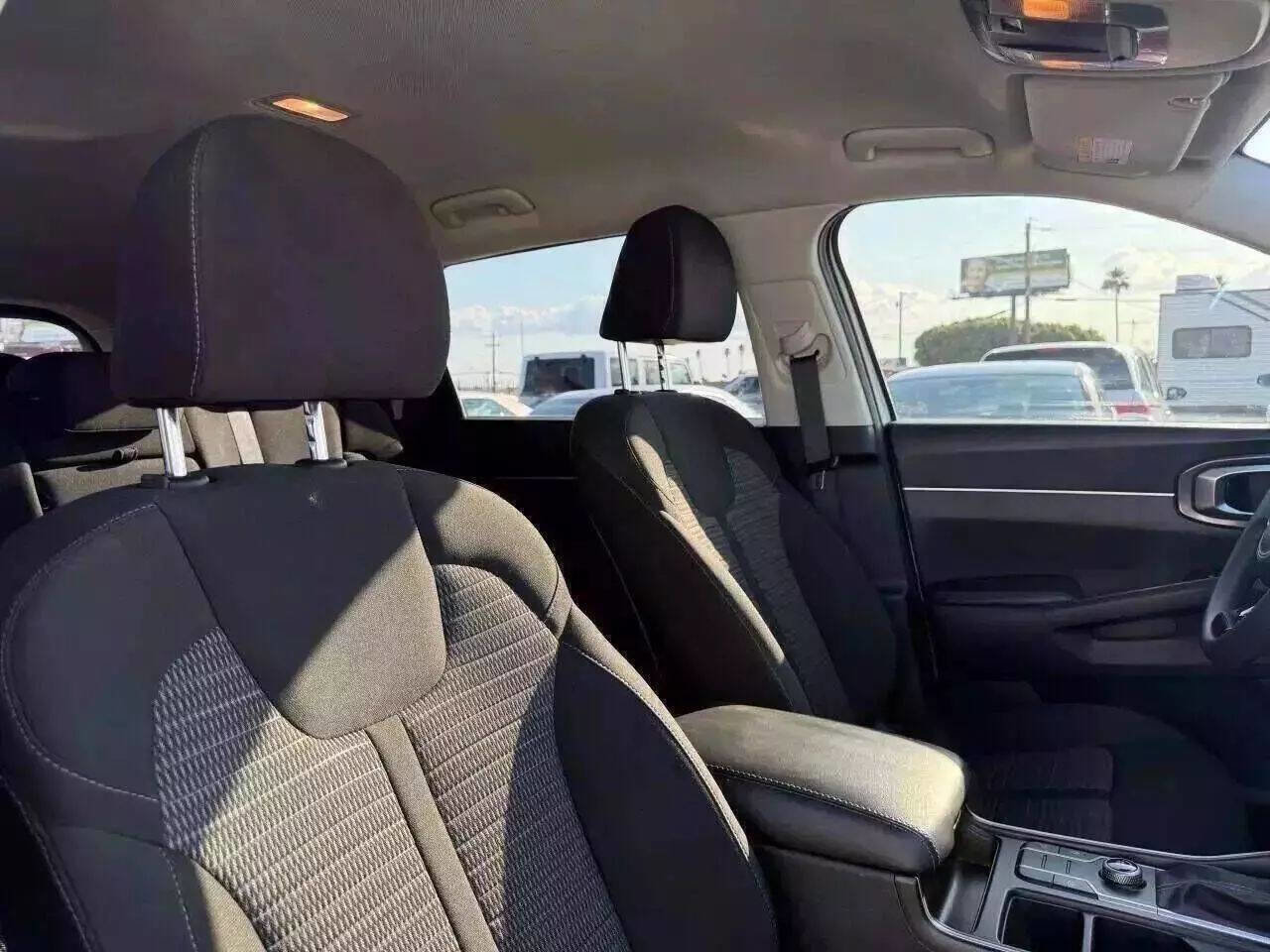 Used 2023 Kia Sorento LX image 25