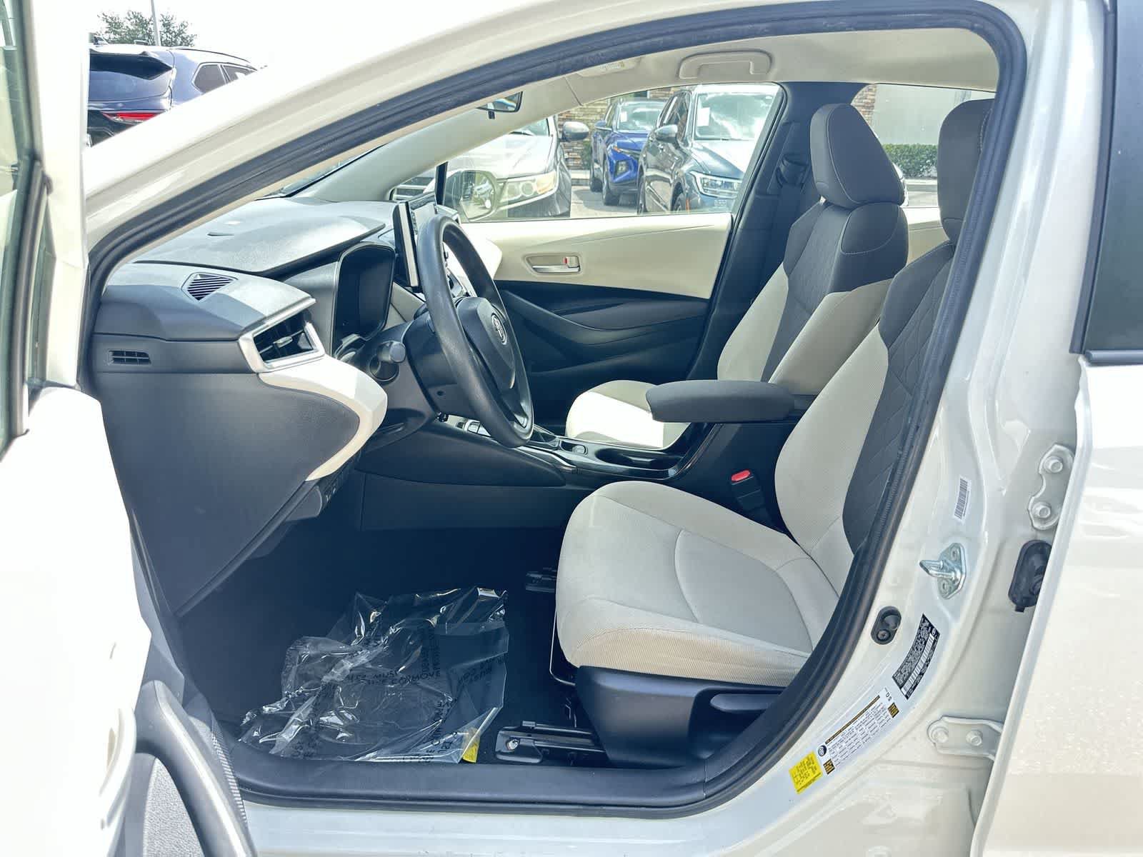 Used 2021 Toyota Corolla LE w/ Carpet Mat Package (TMS) FWD image 2