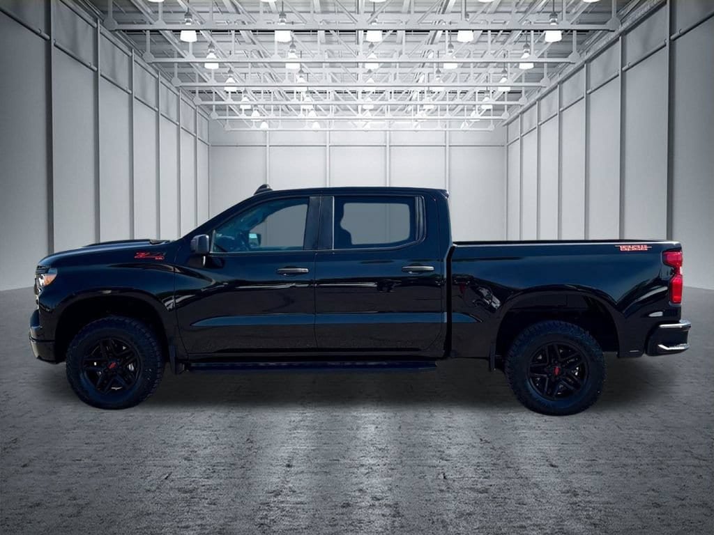 Used 2024 Chevrolet Silverado 1500 Custom Trail Boss AWD/4WD image 3