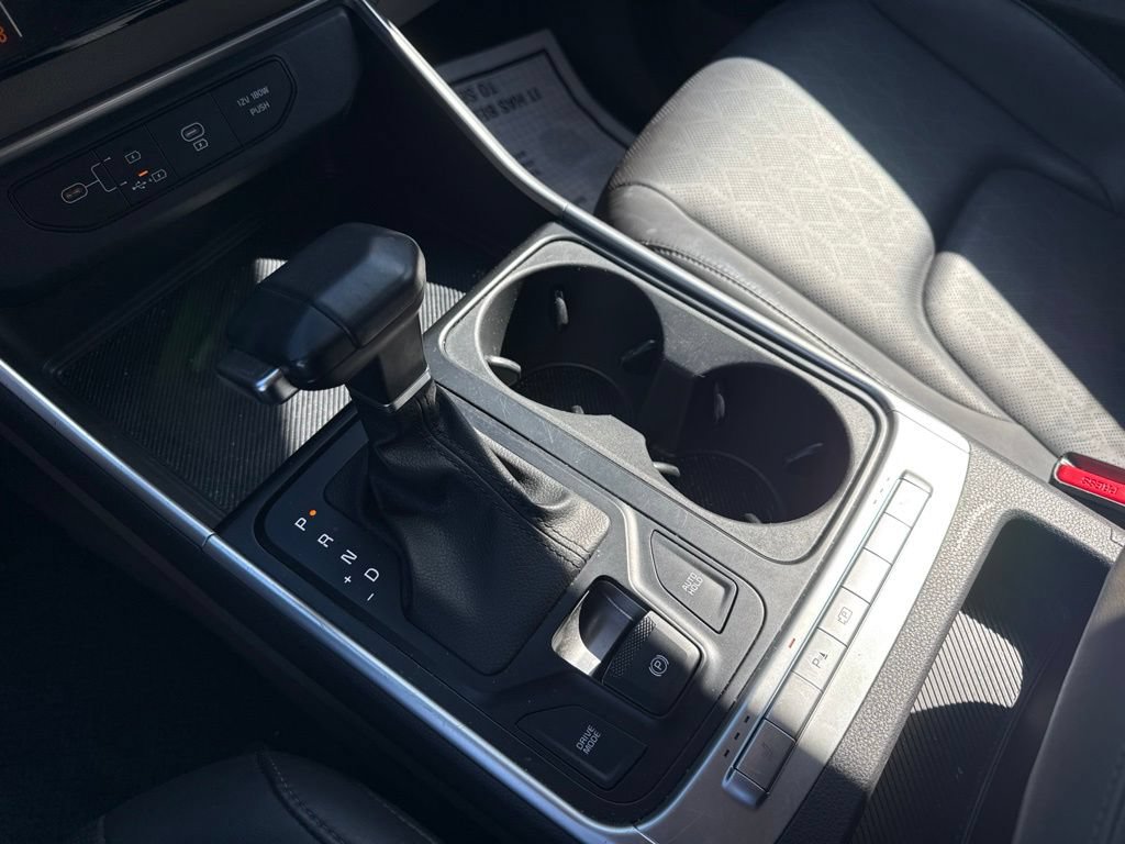 Used 2025 Kia Carnival FWD image 22