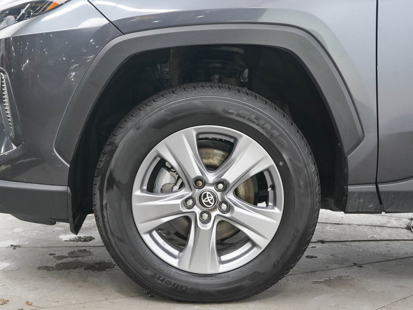 Used 2025 Toyota RAV4 LE AWD/4WD image 27