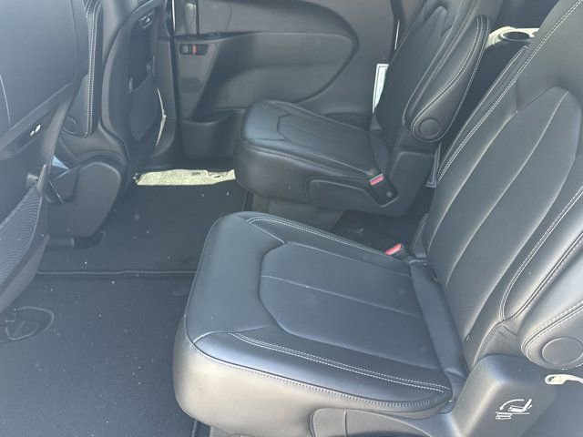 New 2026 Chrysler Pacifica Select FWD image 20