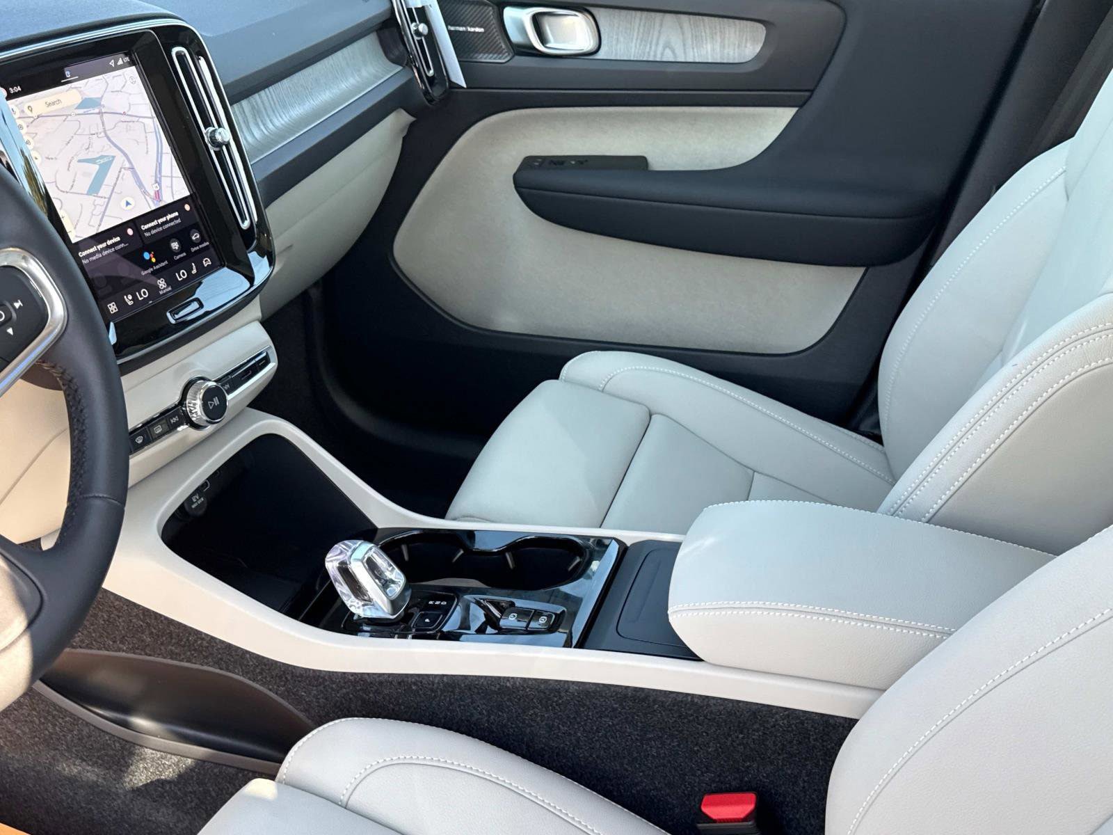 New 2026 Volvo XC40 B5 Ultra w/ Climate Package AWD/4WD image 19
