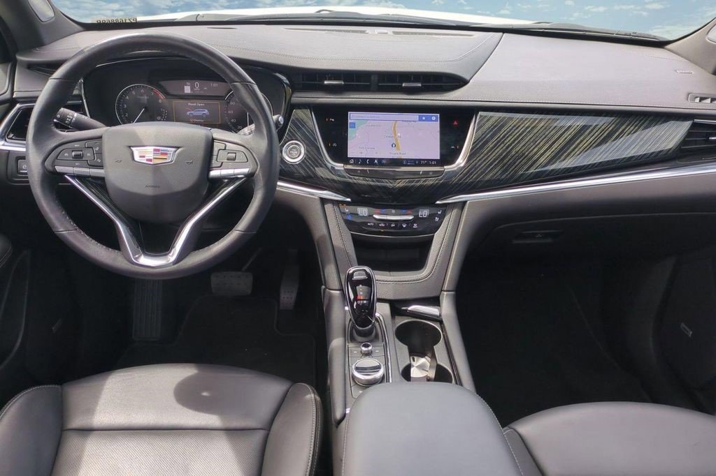 Certified 2023 Cadillac XT6 Premium Luxury FWD image 17
