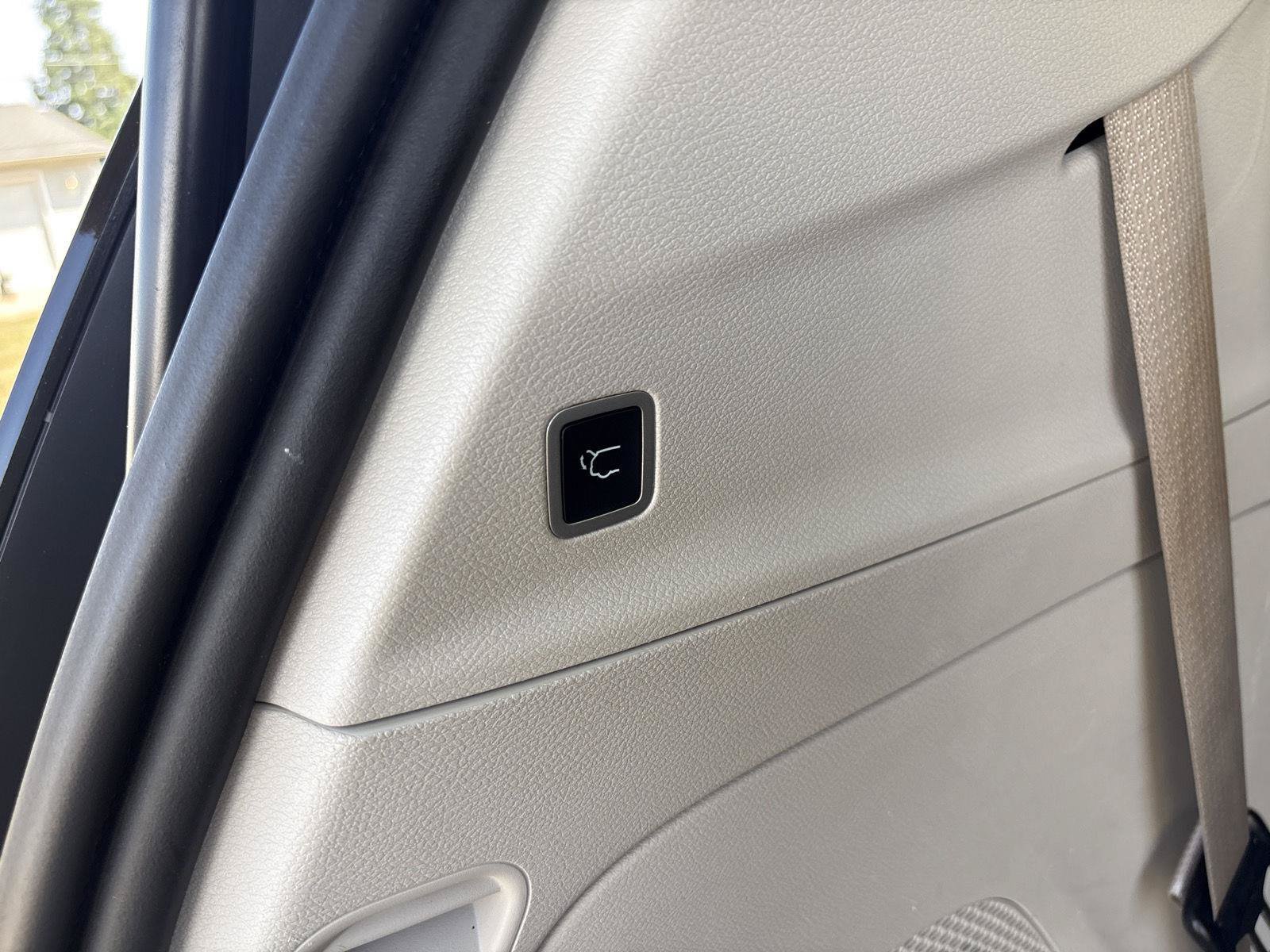 Used 2022 Chrysler Pacifica Limited w/ Uconnect Theater Family Group AWD/4WD image 13