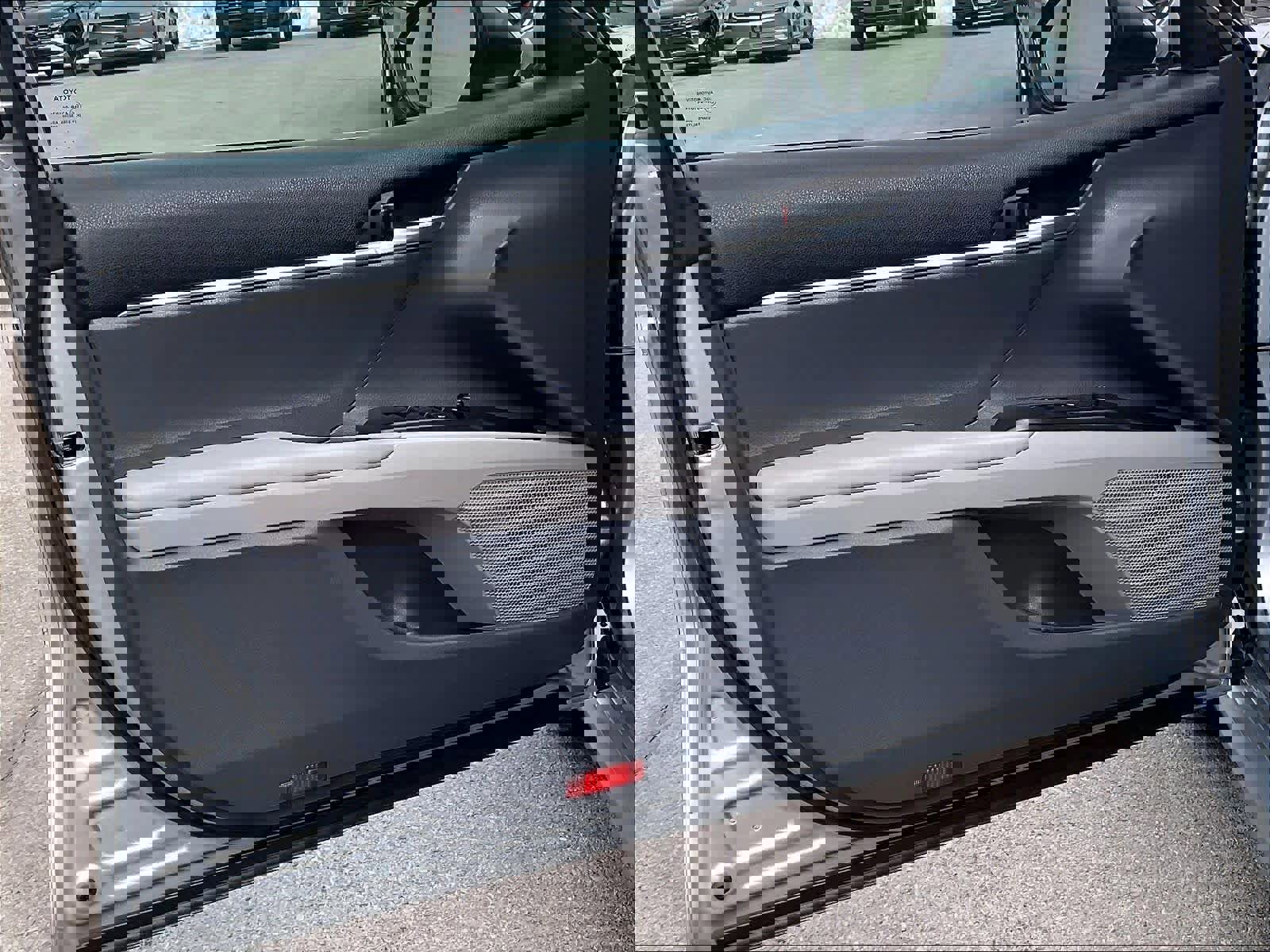 Used 2022 Toyota Camry LE image 9