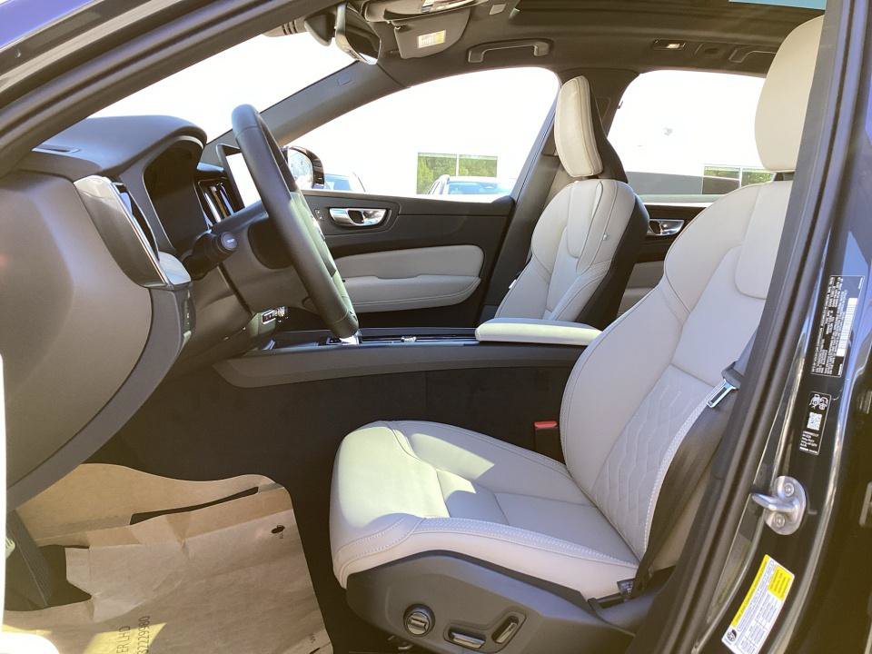 New 2027 Volvo XC60 B5 Plus AWD/4WD image 30
