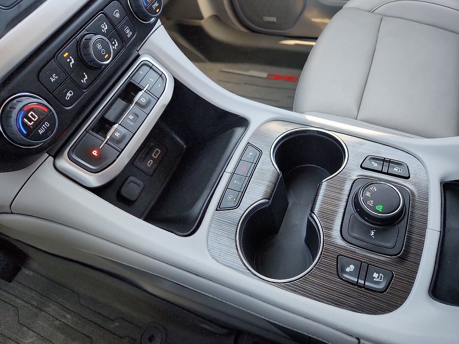 Used 2022 GMC Acadia SLT w/ Technology Package image 25