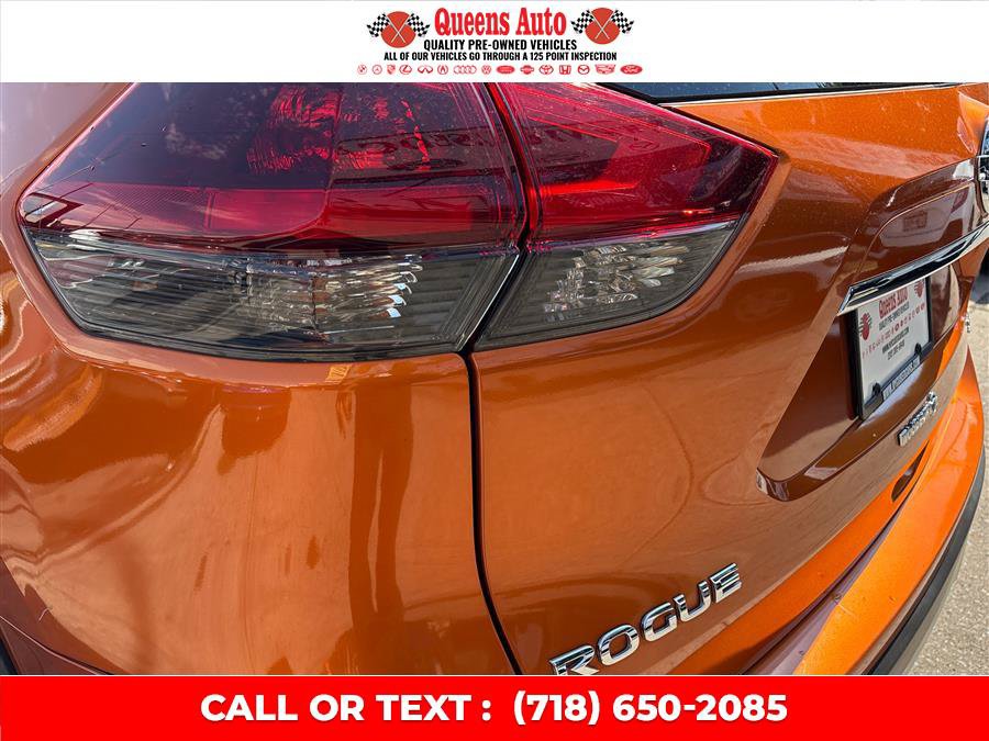 Used 2018 Nissan Rogue SV AWD/4WD image 33