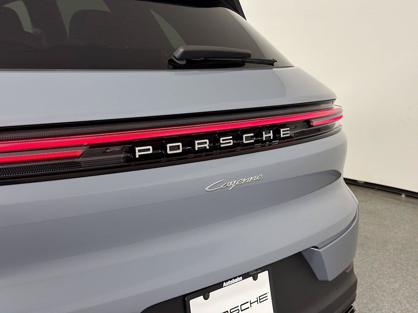 Certified 2025 Porsche Cayenne AWD/4WD image 17