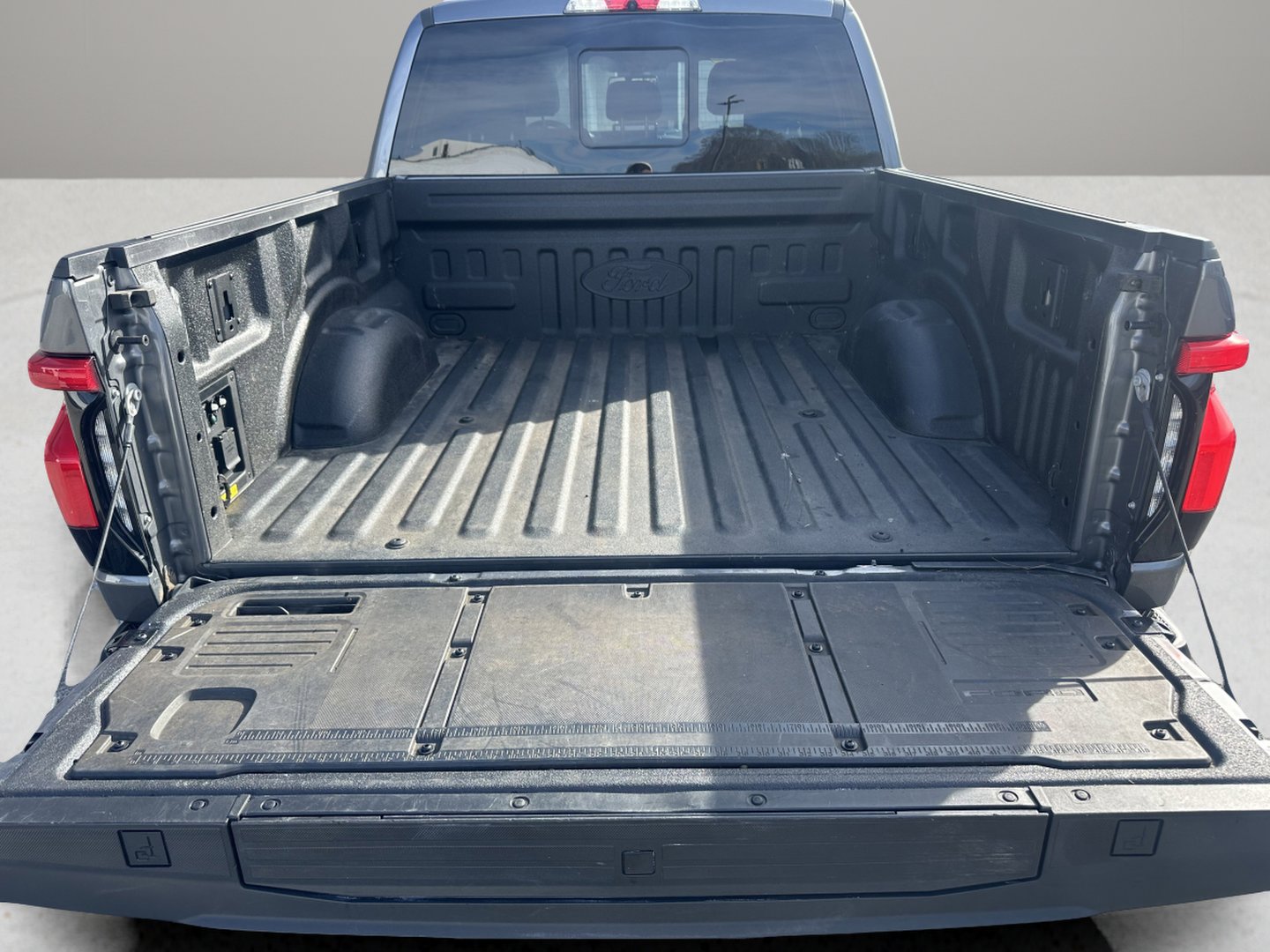 Used 2022 Ford F150 Lightning Lariat w/ Equipment Group 511A High image 7