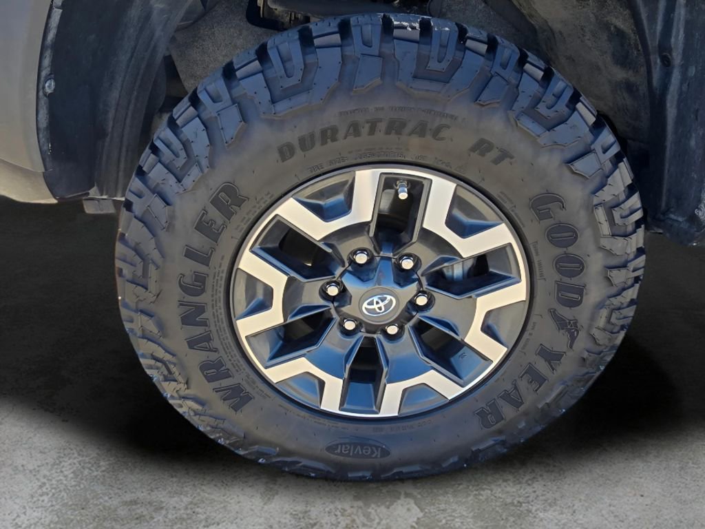 Used 2020 Toyota Tacoma TRD Off-Road w/ Technology Package AWD/4WD image 29