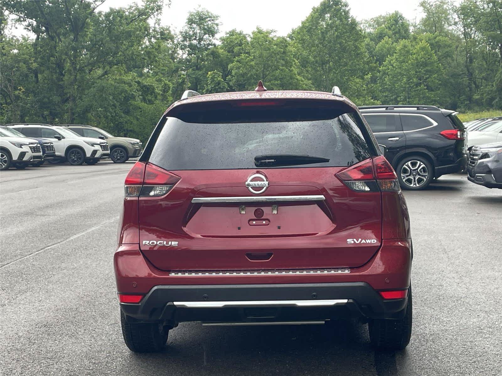 Used 2019 Nissan Rogue SV w/ Sun & Sound Touring Package AWD/4WD image 4