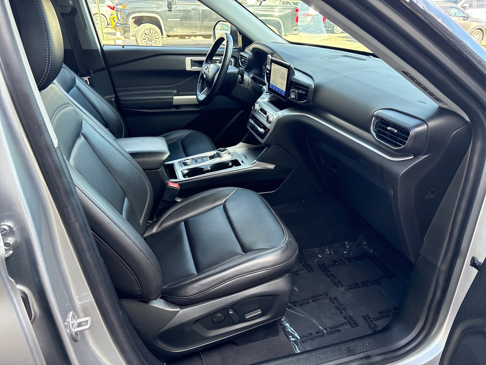 Used 2022 Ford Explorer XLT w/ Equipment Group 202A image 49